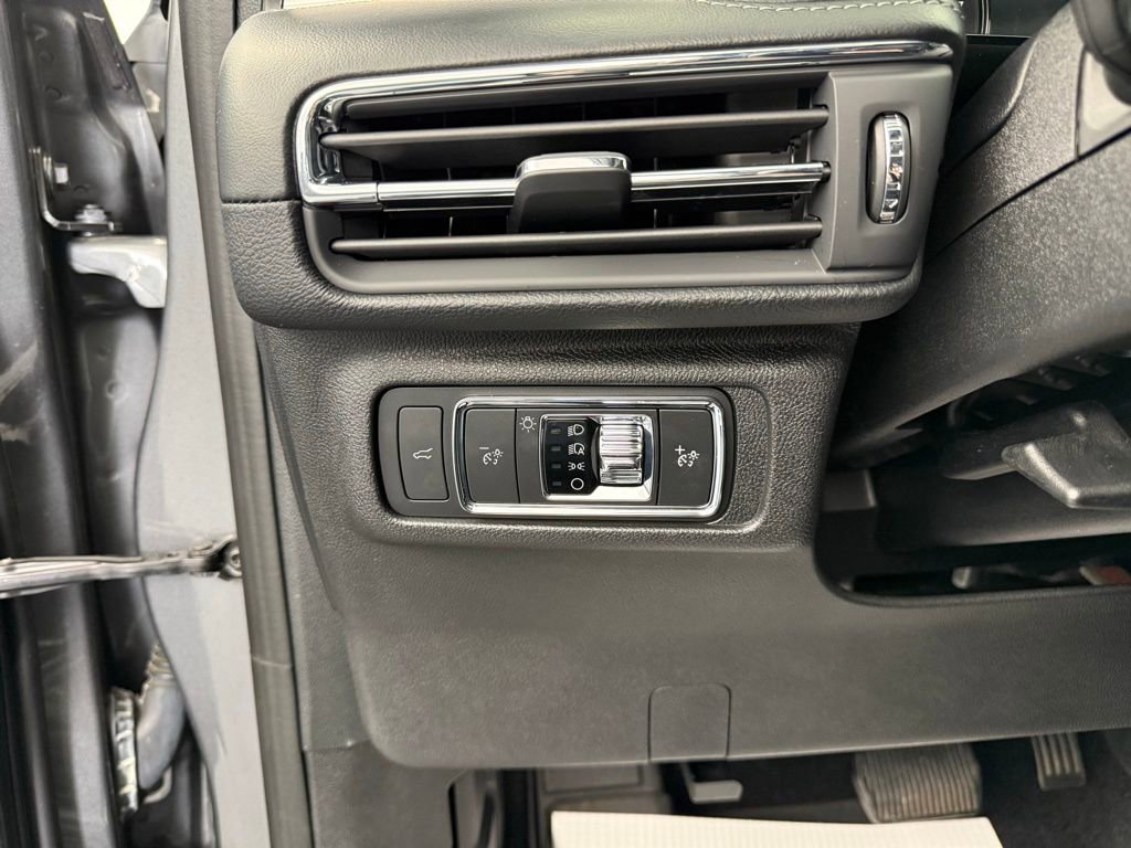 Used 2022 Lincoln Corsair AWD w/ Equipment Group 101A image 25