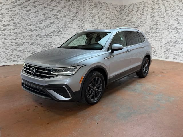 Used 2022 Volkswagen Tiguan SE w/ Panoramic Sunroof Package AWD/4WD image 3