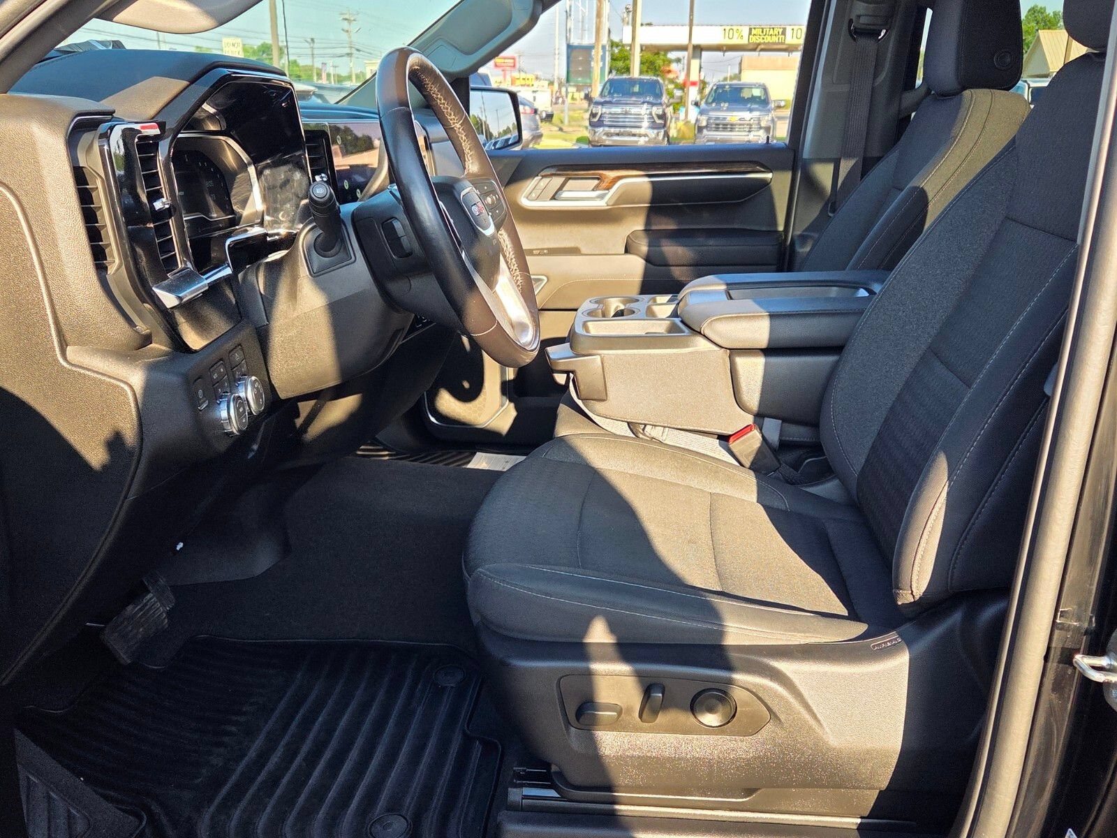 Used 2022 GMC Sierra 1500 SLE w/ X31 Off-Road Package AWD/4WD image 5