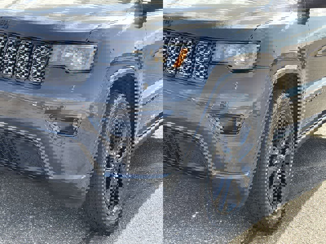 Used 2017 Jeep Grand Cherokee Altitude image 35