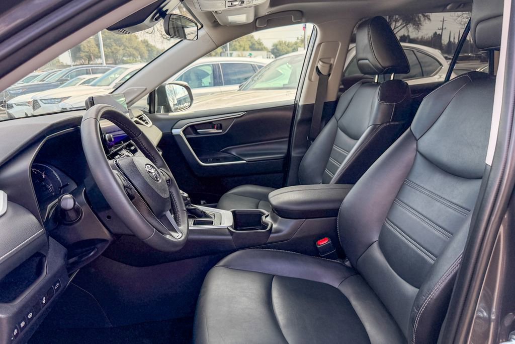 Used 2023 Toyota RAV4 XLE Premium image 14