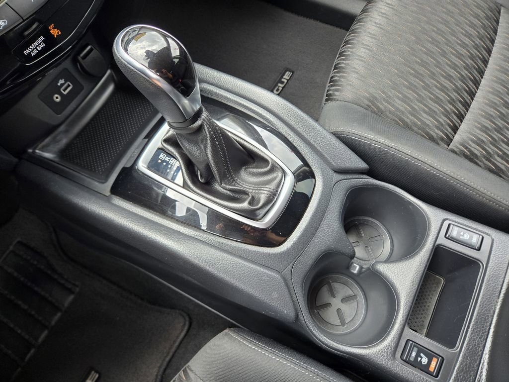 Used 2019 Nissan Rogue SV image 28