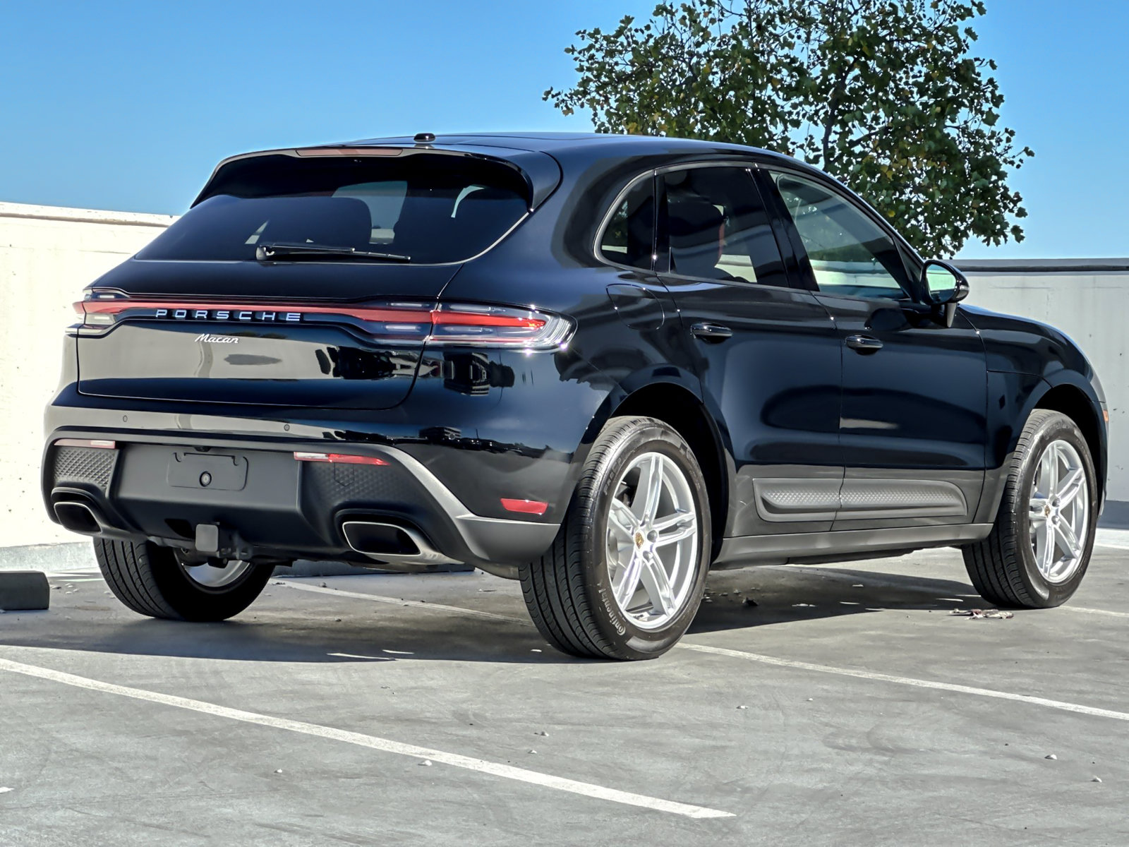 Certified 2023 Porsche Macan AWD/4WD image 9
