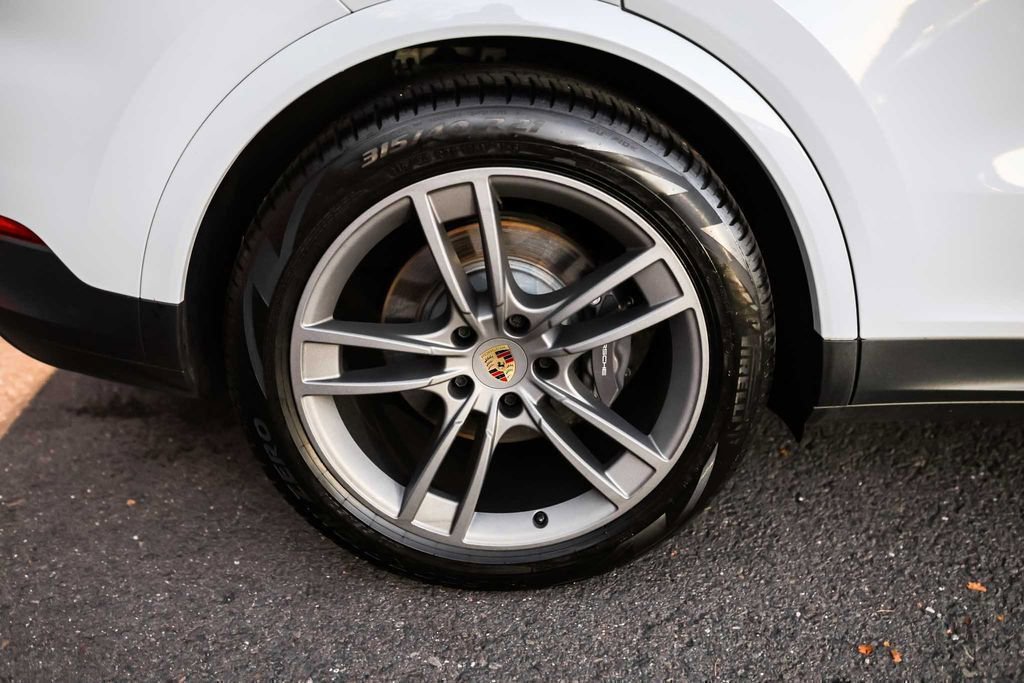 Used 2024 Porsche Cayenne image 5