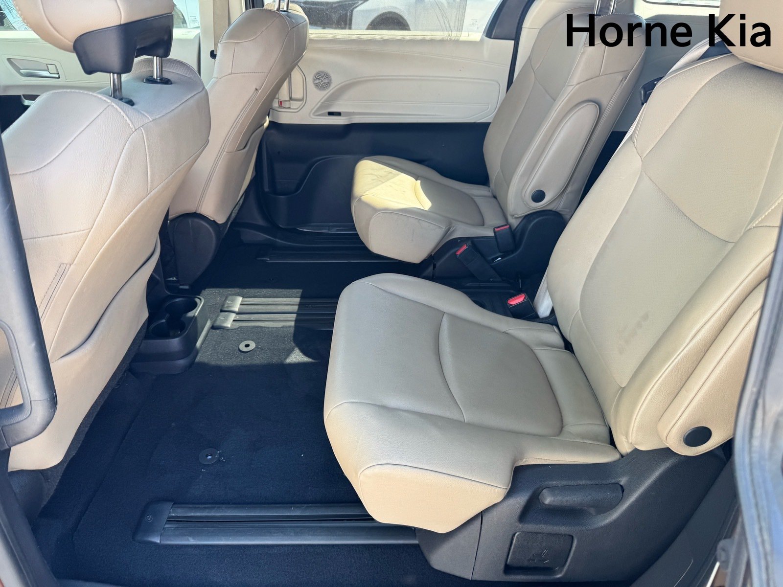 Used 2021 Toyota Sienna XLE FWD image 12