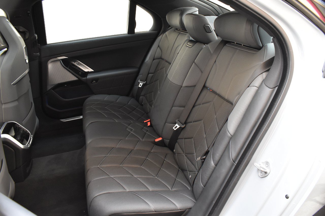 Used 2023 BMW i7 xDrive60 AWD/4WD image 19