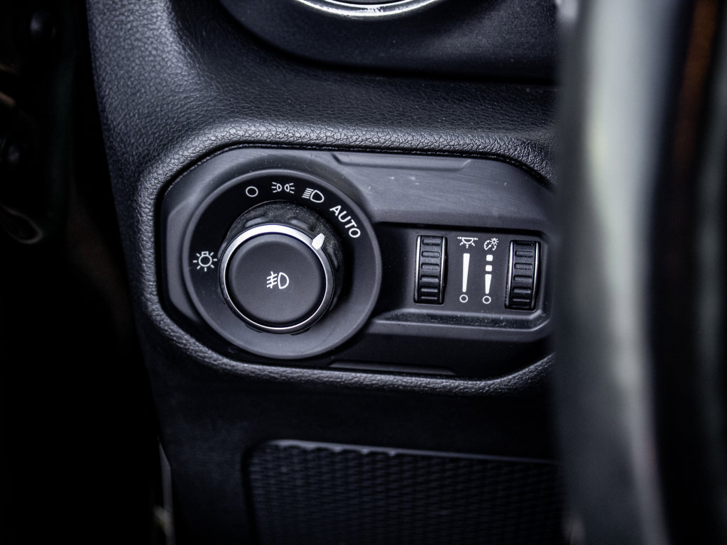 Used 2021 Jeep Wrangler Unlimited Rubicon w/ Dual Top Group image 38