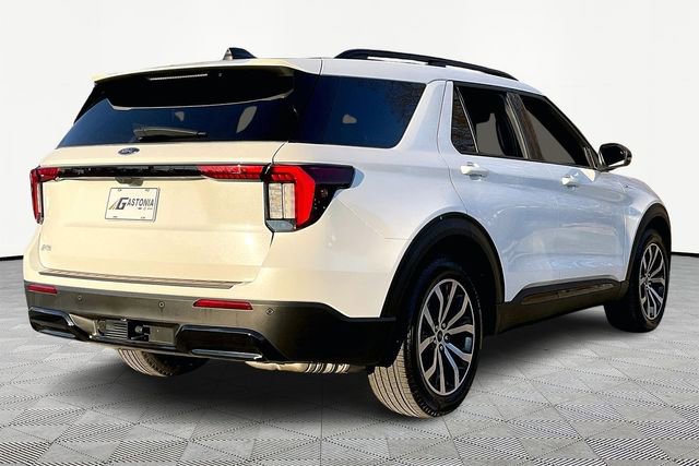 Used 2025 Ford Explorer ST-Line image 5