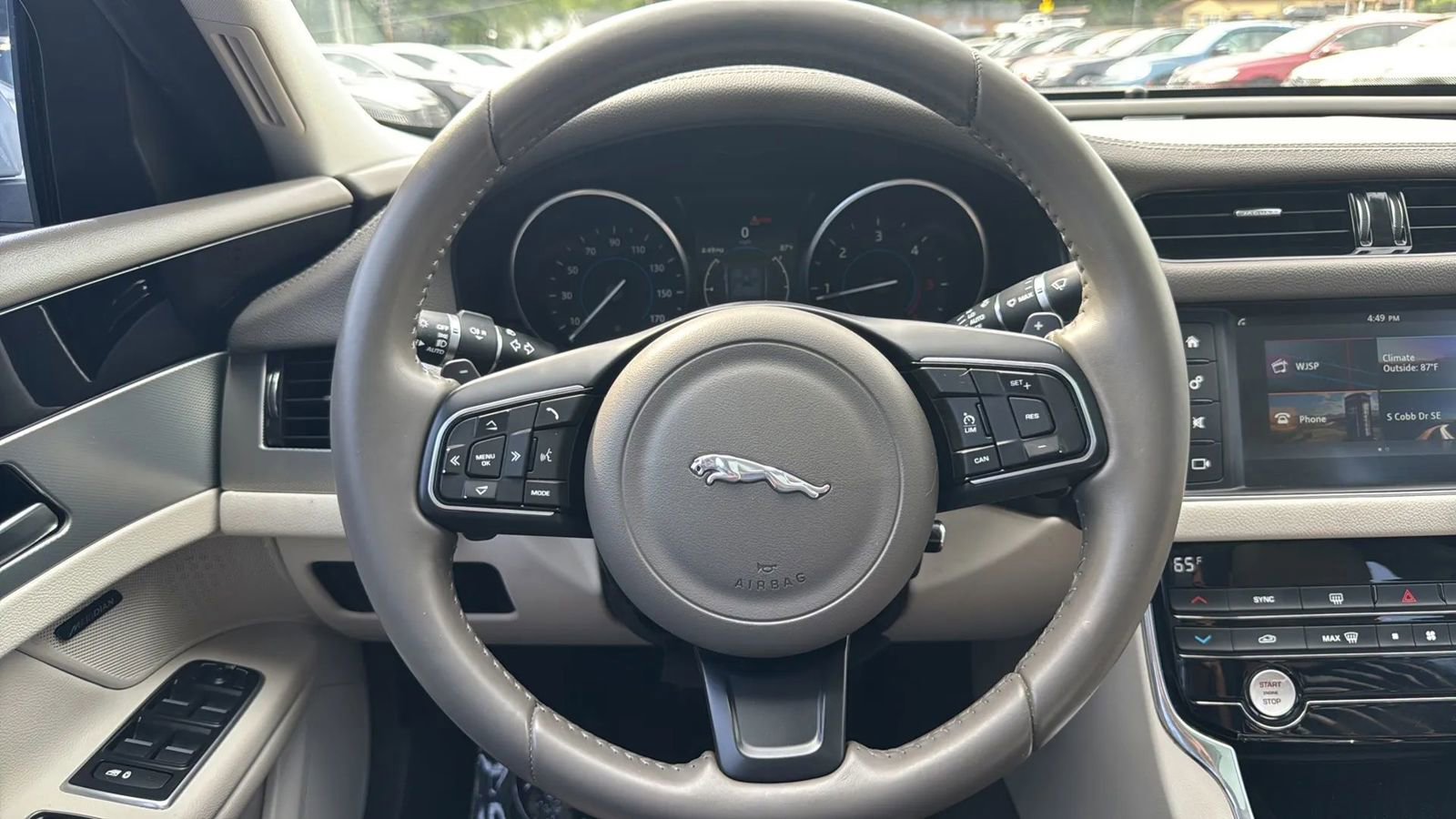 Used 2017 Jaguar XF Premium RWD image 14