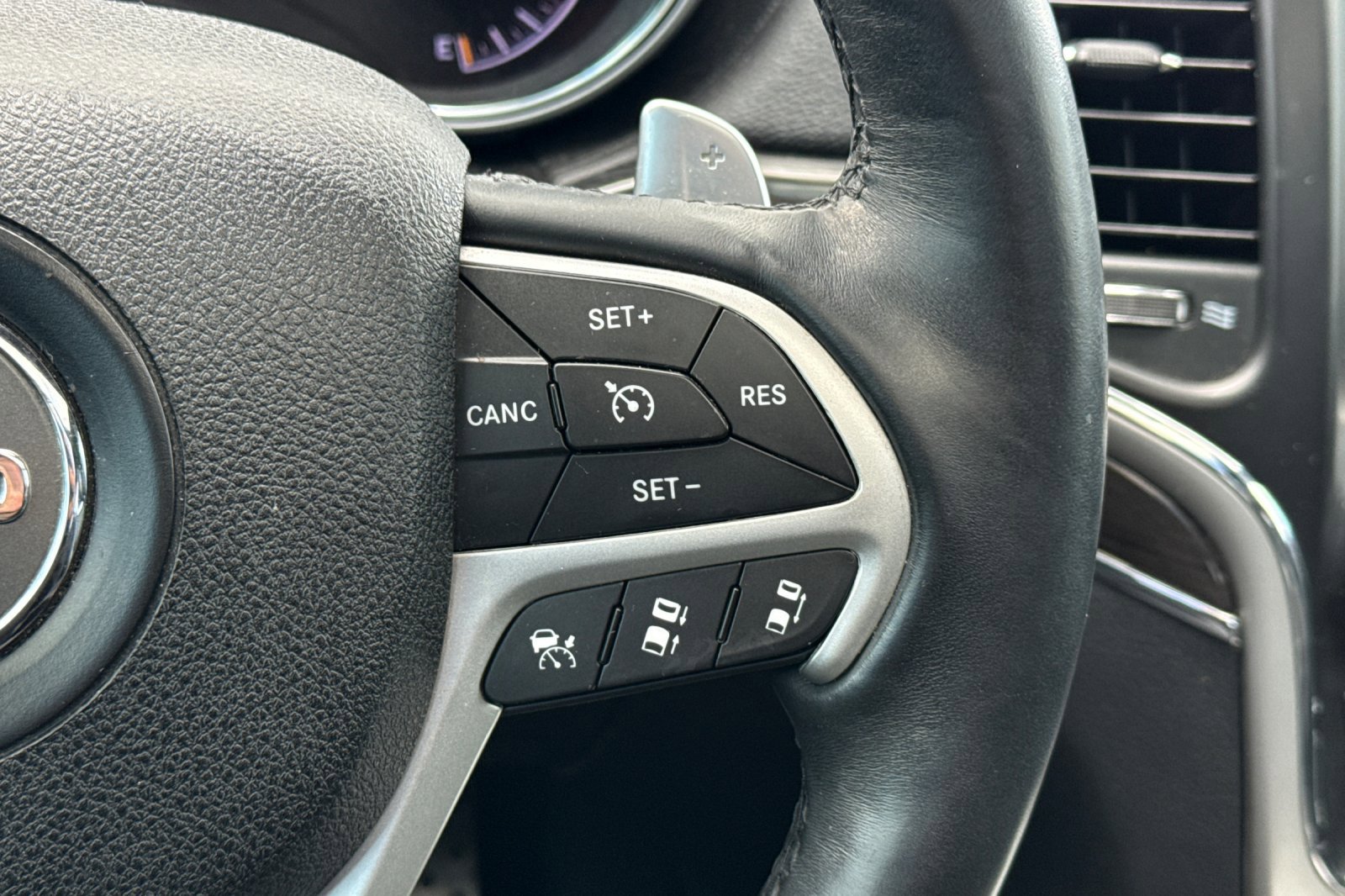 Used 2016 Jeep Grand Cherokee High Altitude RWD image 32