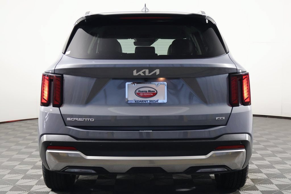 Used 2024 Kia Sorento S AWD/4WD image 5
