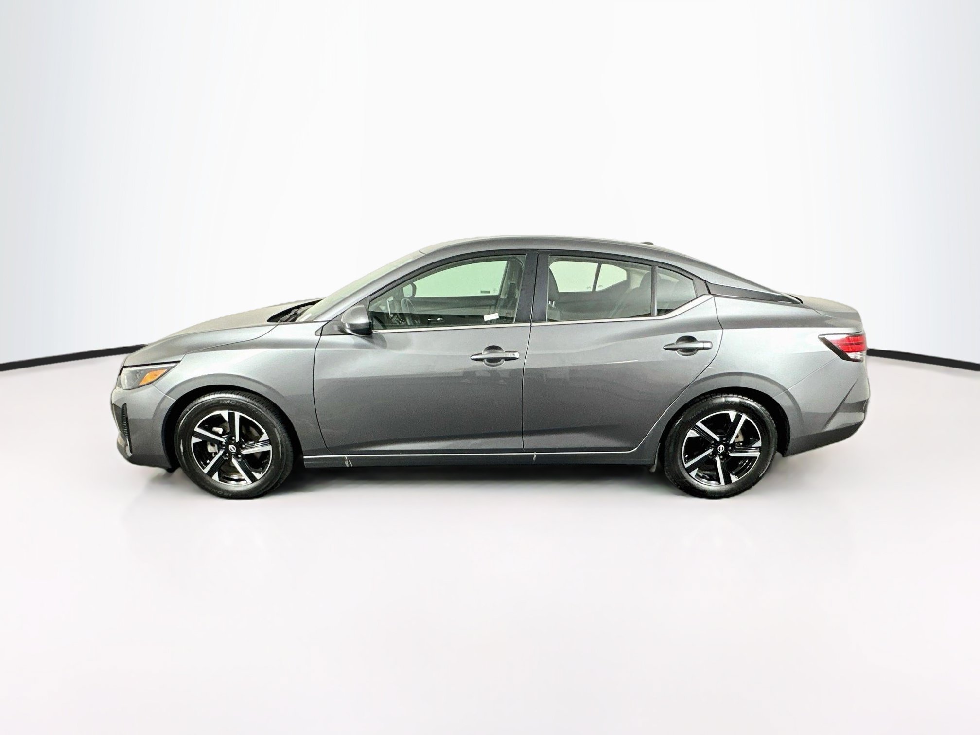 Used 2025 Nissan Sentra SV FWD image 4