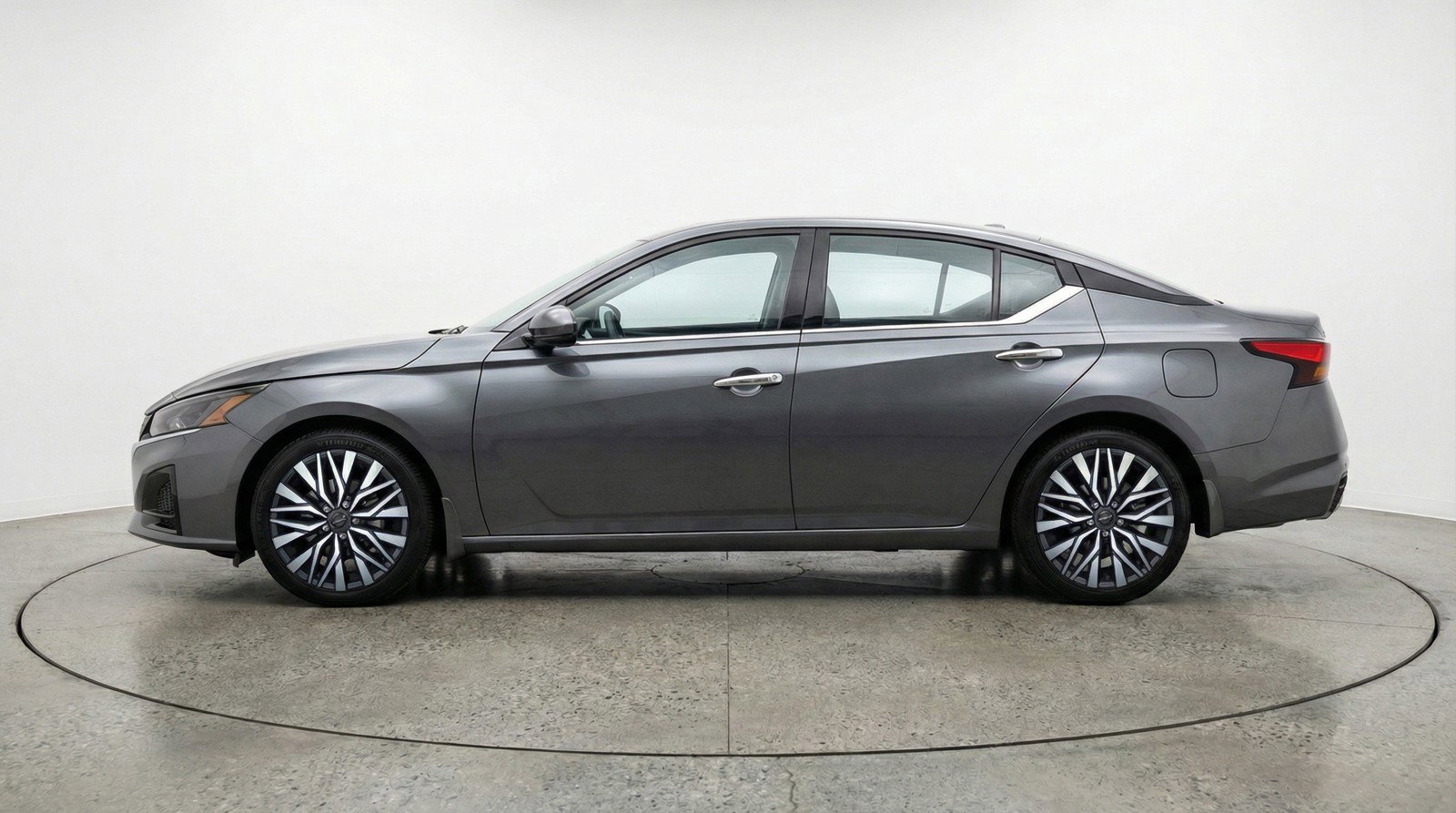 Used 2025 Nissan Altima 2.5 SV image 5