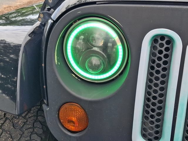 Used 2012 Jeep Wrangler Sahara w/ Connectivity Group AWD/4WD image 9
