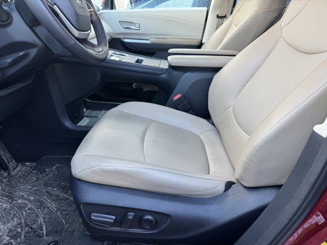 Certified 2021 Toyota Sienna XLE image 5