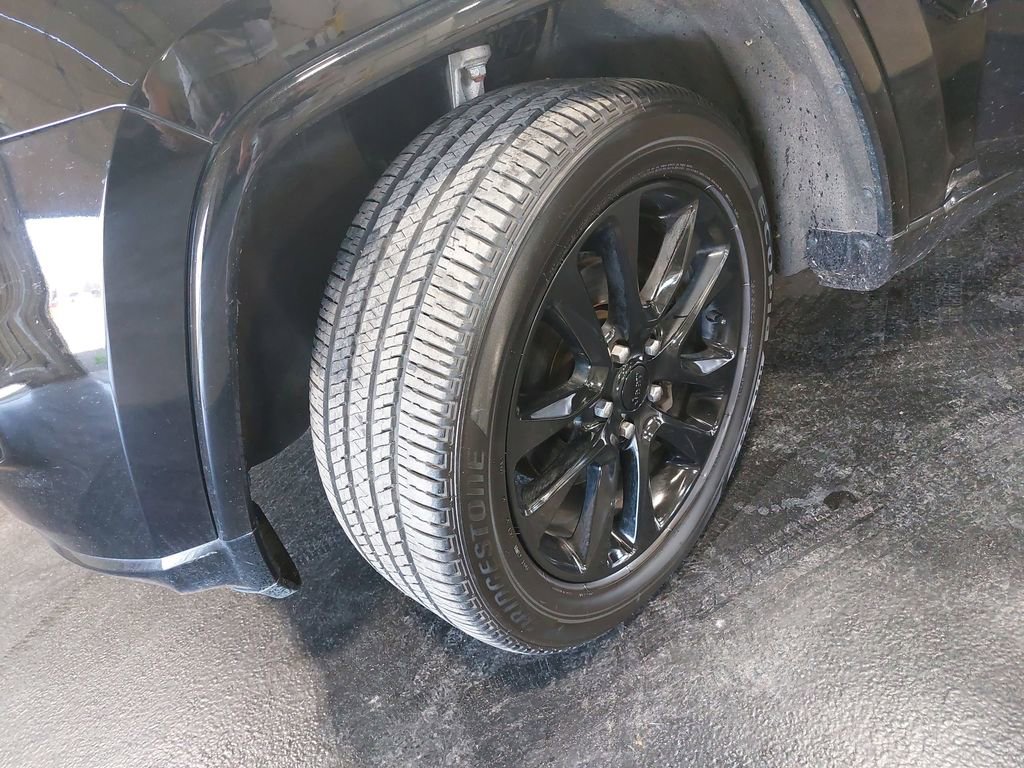 Used 2019 Jeep Grand Cherokee Altitude AWD/4WD image 34