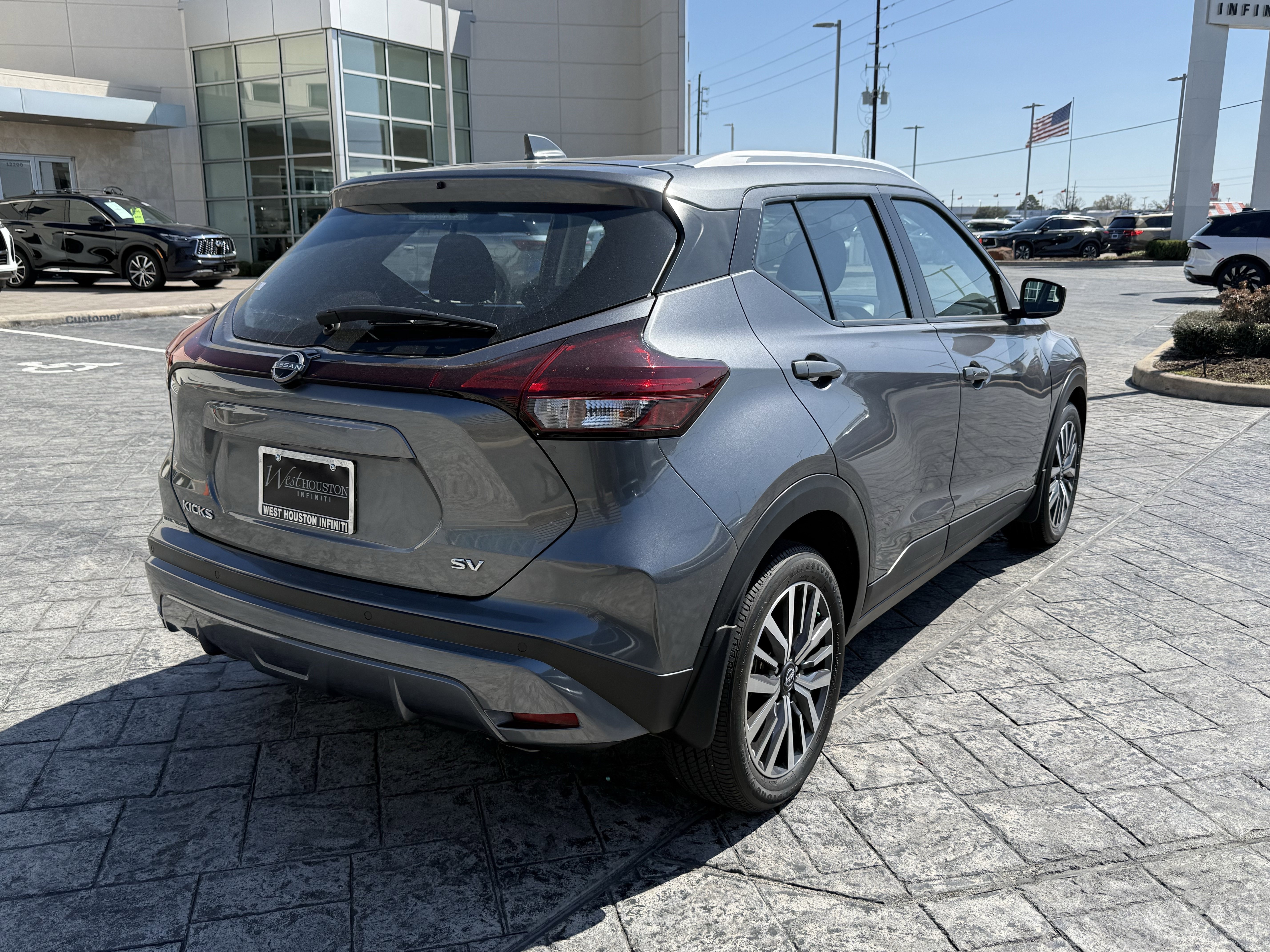 Used 2024 Nissan Kicks SV image 7