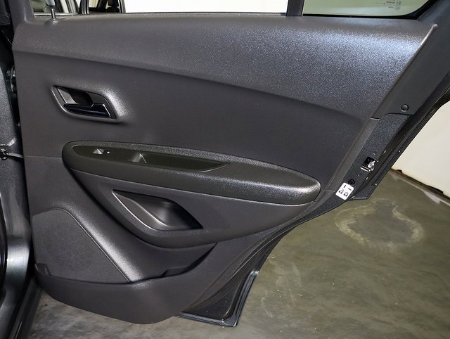 Used 2020 Chevrolet Trax LT w/ LT Convenience Package image 29