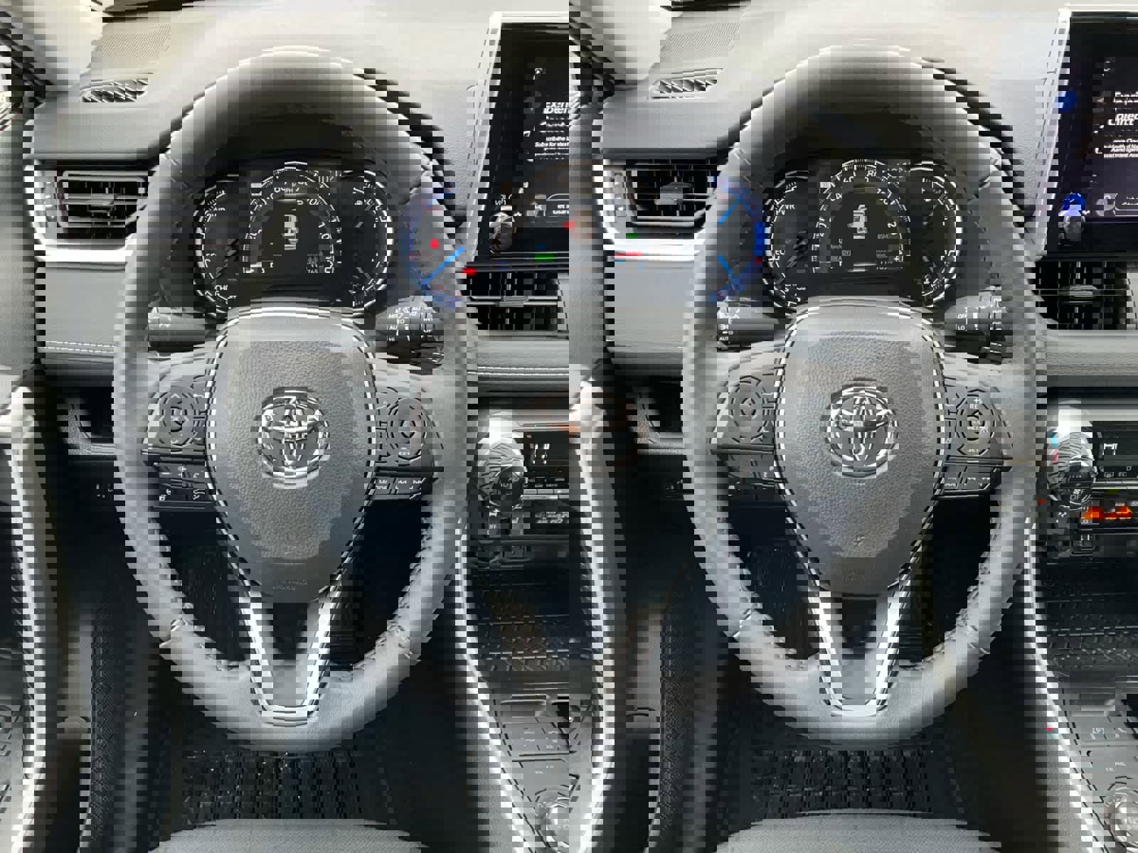 Used 2025 Toyota RAV4 XLE w/ Convenience Package image 13