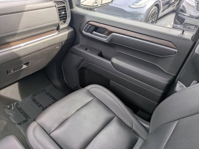 Used 2025 GMC Sierra 1500 SLT image 15