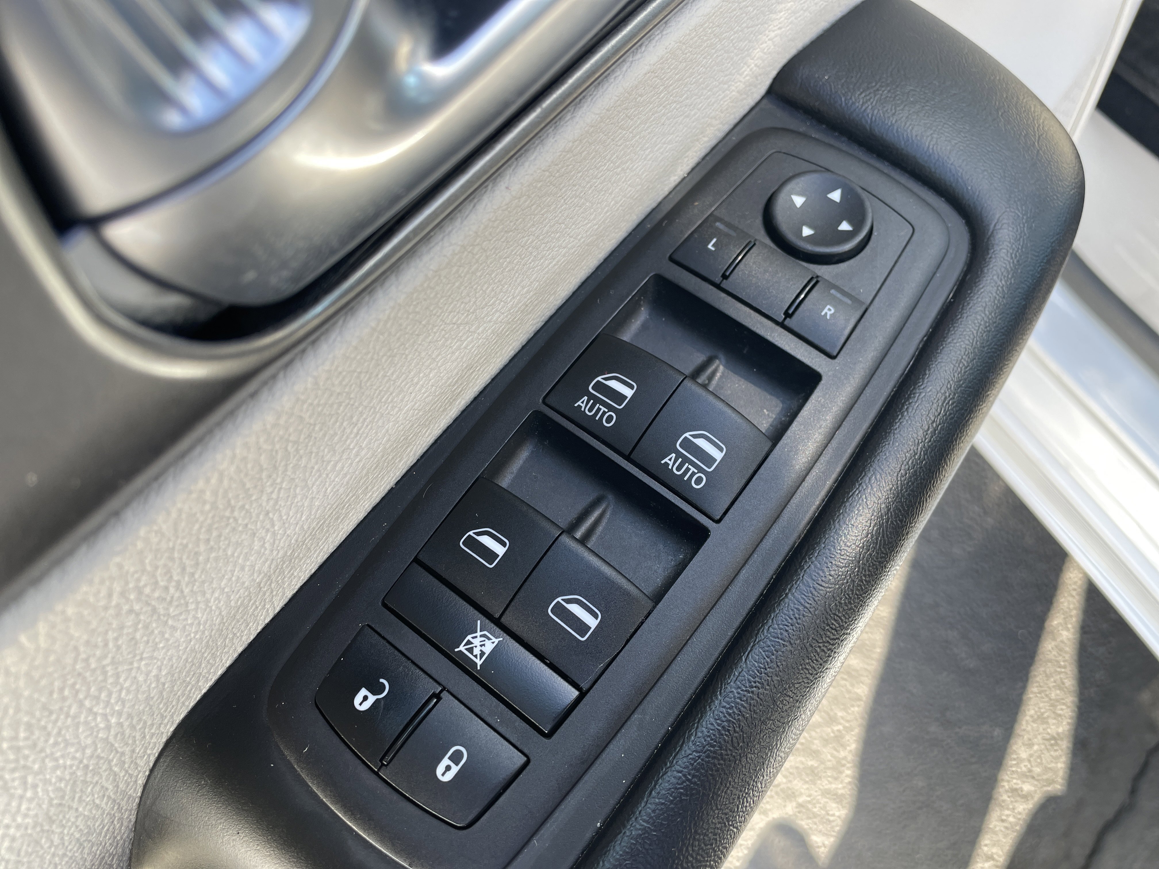 Used 2024 Chrysler Pacifica Touring-L image 20