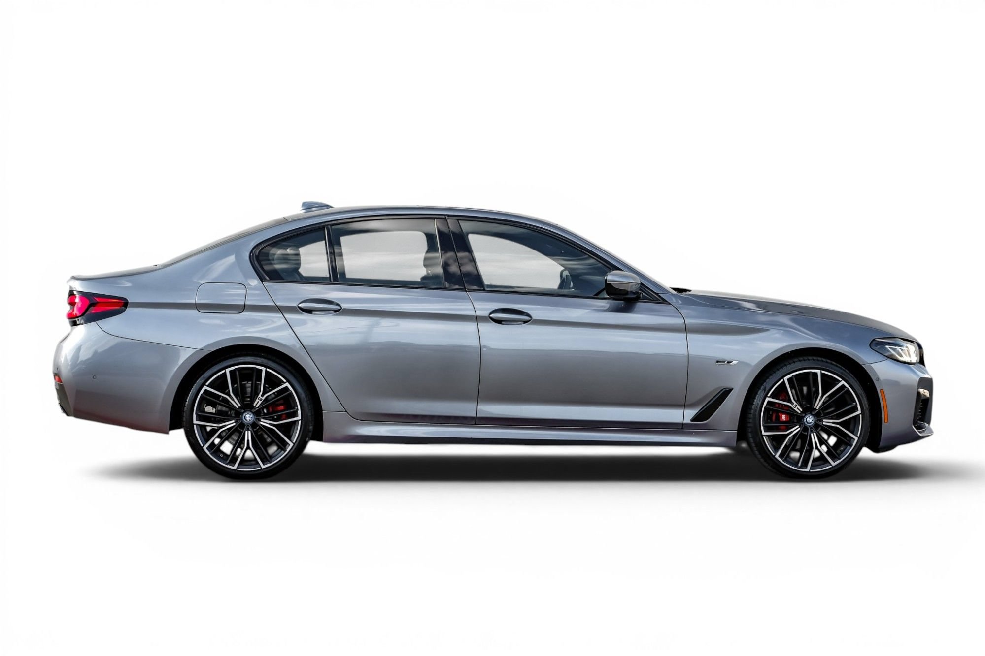 Used 2022 BMW 530e w/ M Sport Package RWD image 7