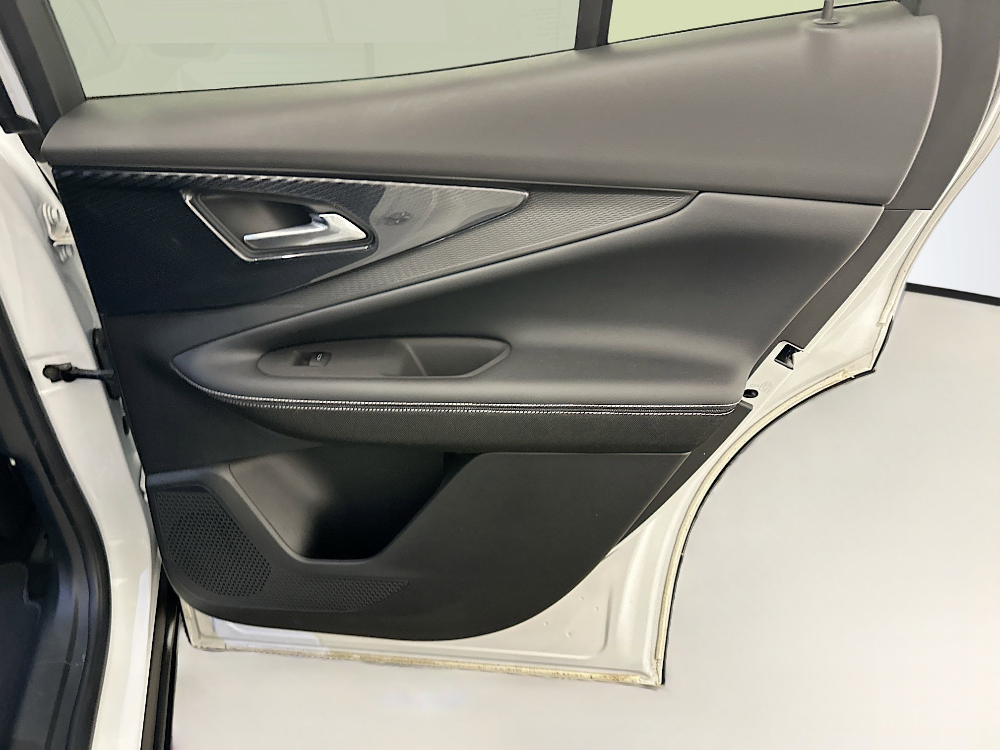 Used 2024 Chevrolet Blazer EV LT AWD/4WD image 32