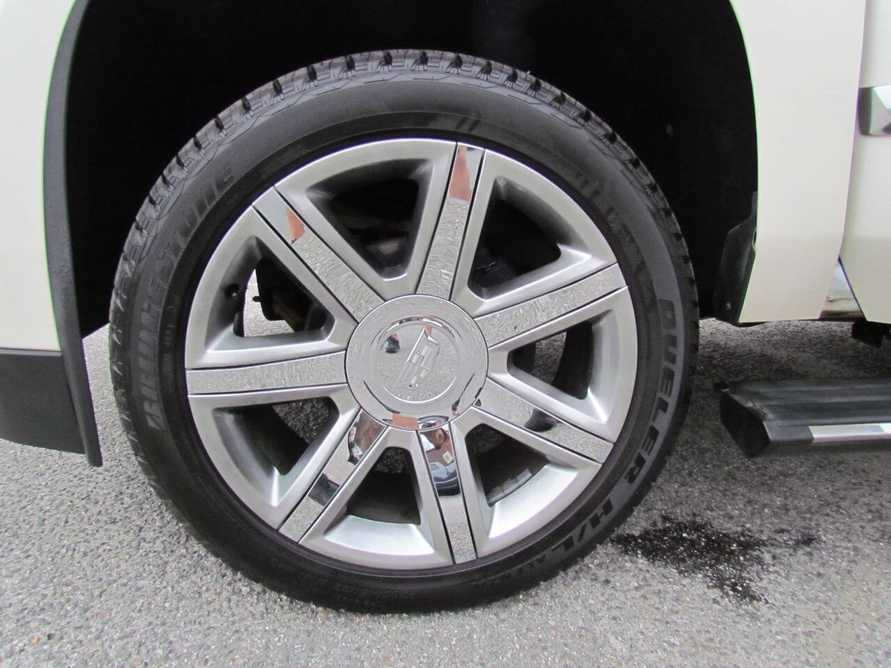 Used 2015 Cadillac Escalade Premium image 27