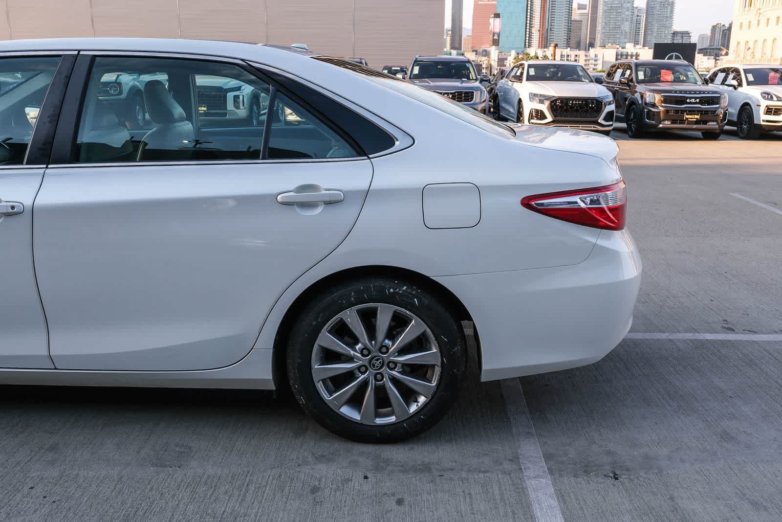 Used 2017 Toyota Camry XLE w/ Moonroof Package FWD image 8