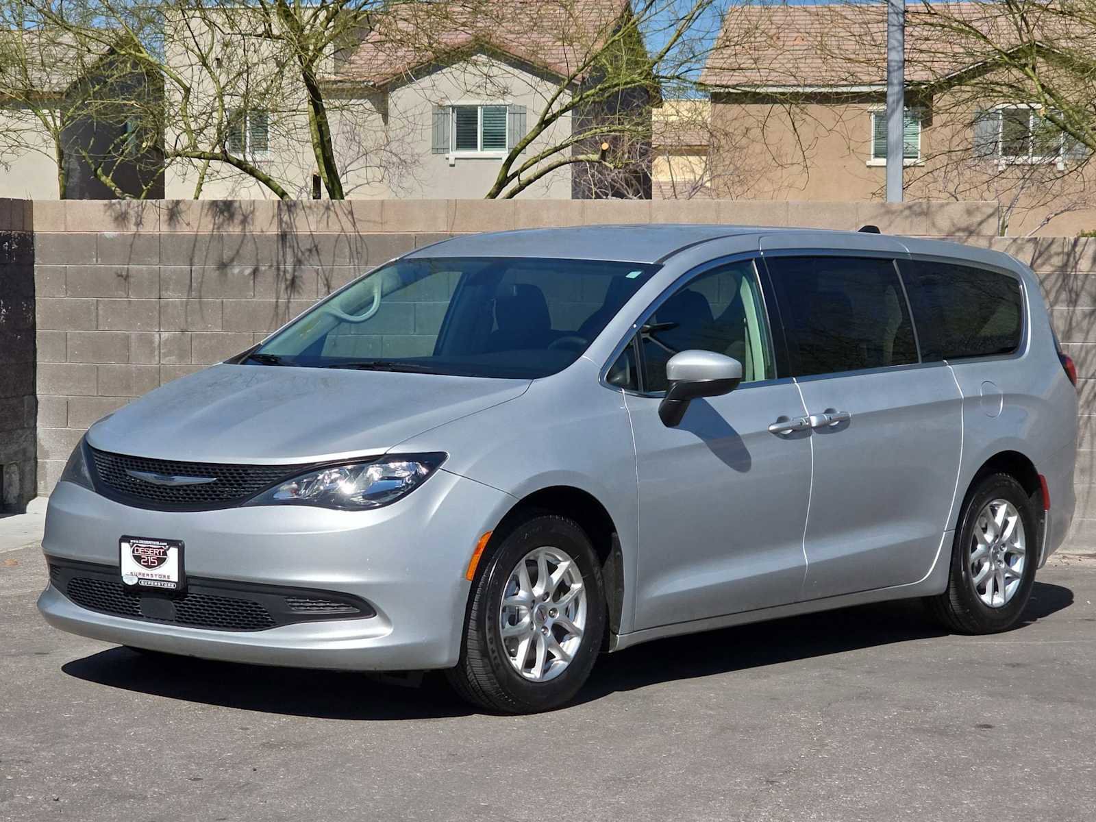 Used 2022 Chrysler Voyager LX image 5