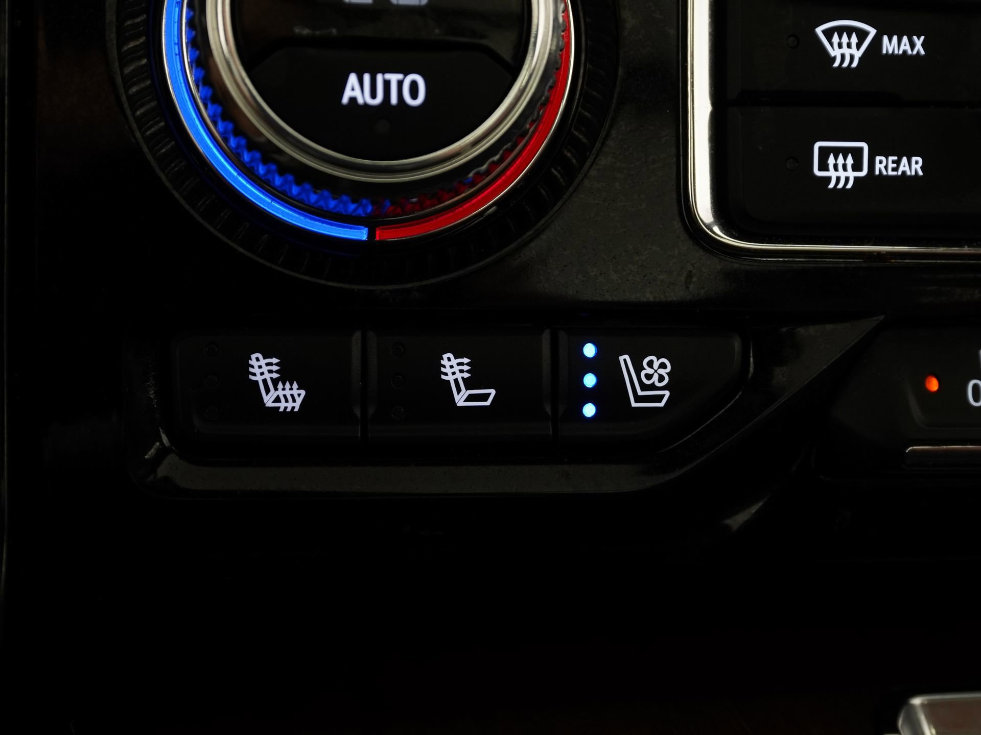 Used 2024 GMC Yukon XL Denali Ultimate image 25