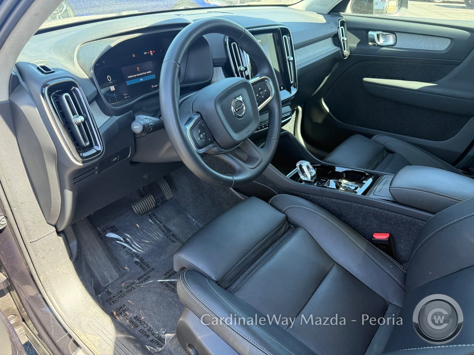 Used 2025 Volvo XC40 B5 Plus image 15