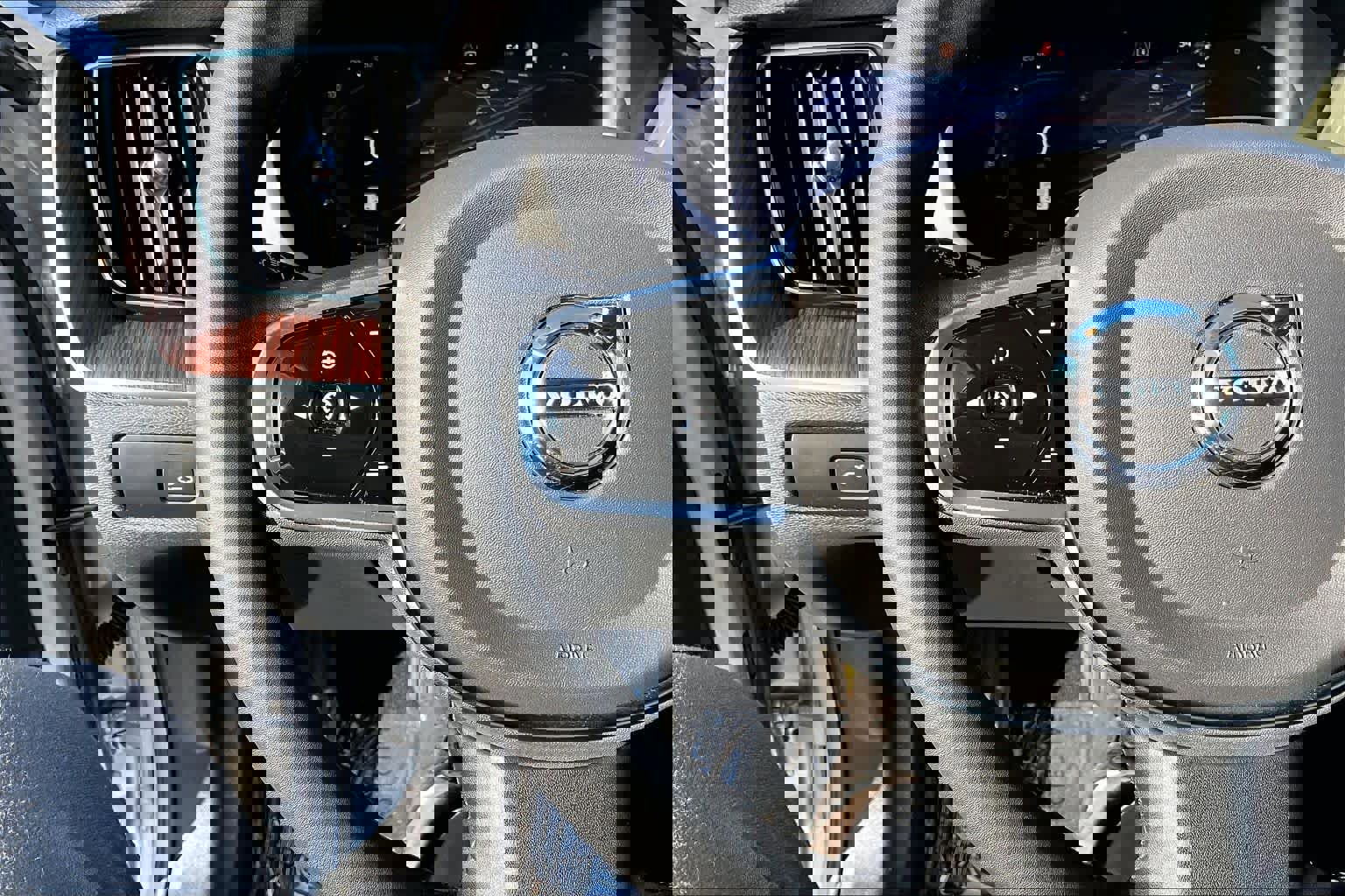 Certified 2023 Volvo XC60 B5 Plus w/ Climate Package image 23