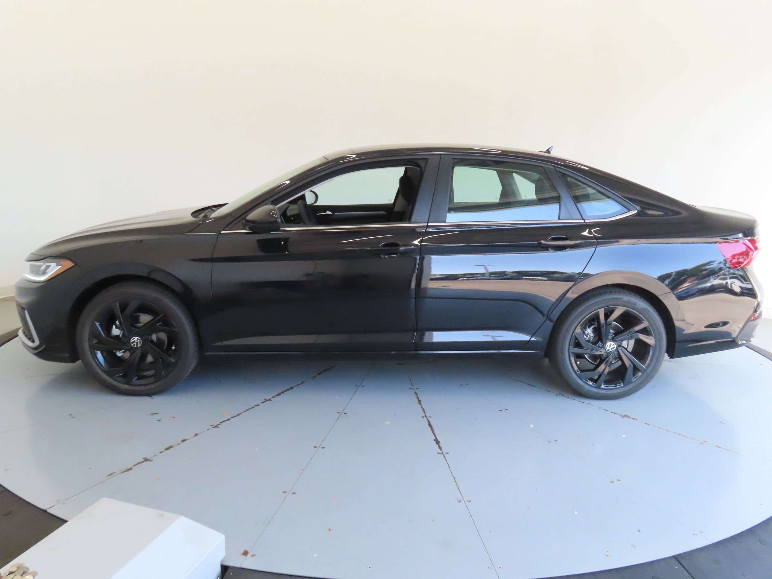 New 2026 Volkswagen Jetta SE FWD image 7