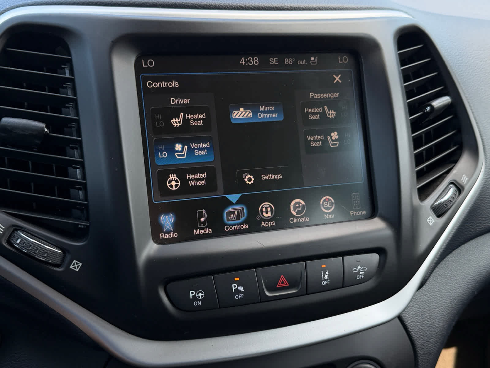 Used 2015 Jeep Cherokee Limited w/ Luxury Group AWD/4WD image 59