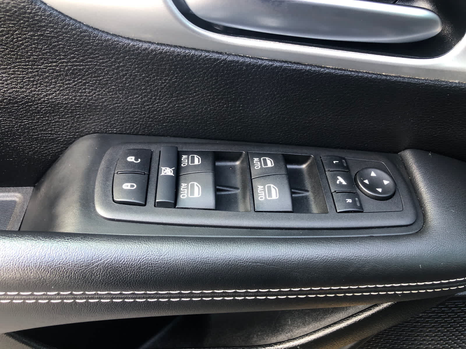 Used 2025 Chrysler Pacifica Limited FWD image 21
