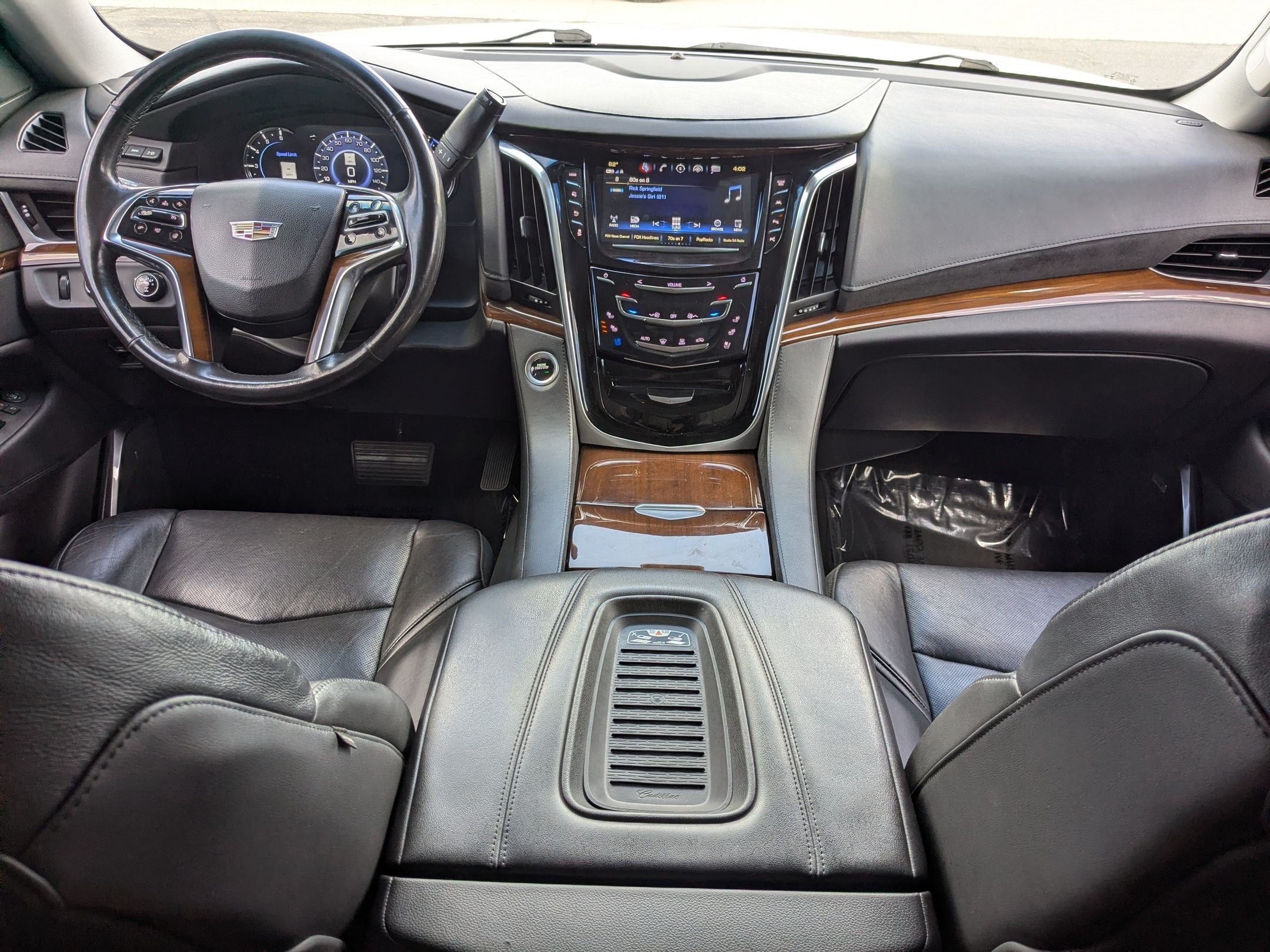 Certified 2020 Cadillac Escalade Premium Luxury AWD/4WD image 27
