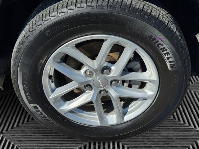 Certified 2023 Jeep Grand Cherokee Laredo w/ Luxury Tech Group I image 10