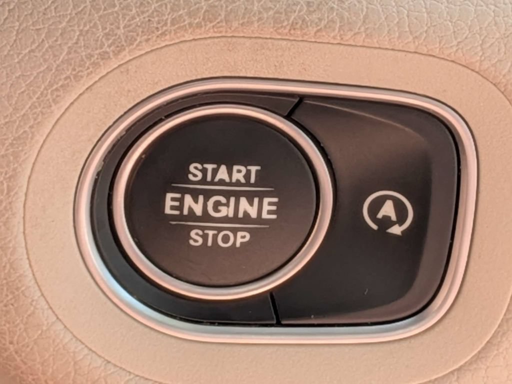Used 2020 Mercedes-Benz GLS 450 4MATIC image 31