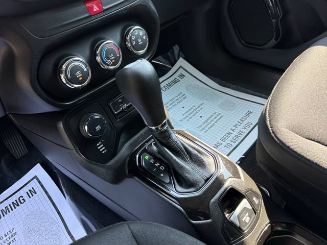 Used 2017 Jeep Renegade Altitude AWD/4WD image 25