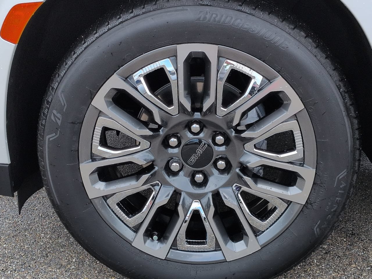 Used 2023 GMC Yukon XL Denali Ultimate AWD/4WD image 11