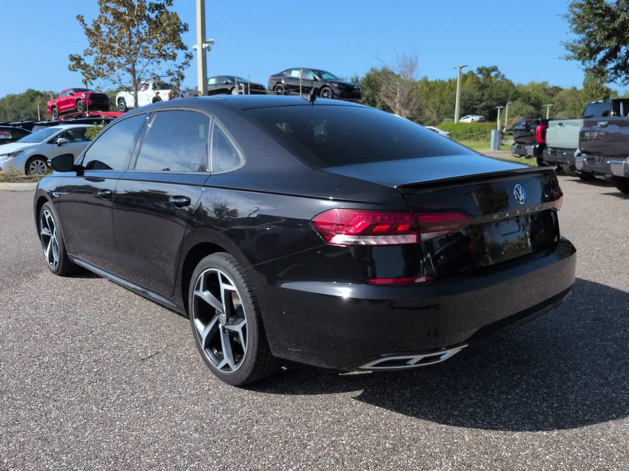 Used 2020 Volkswagen Passat 2.0T R-Line FWD image 4