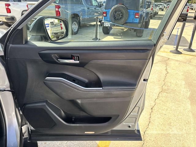 Used 2023 Toyota Highlander XSE FWD image 32