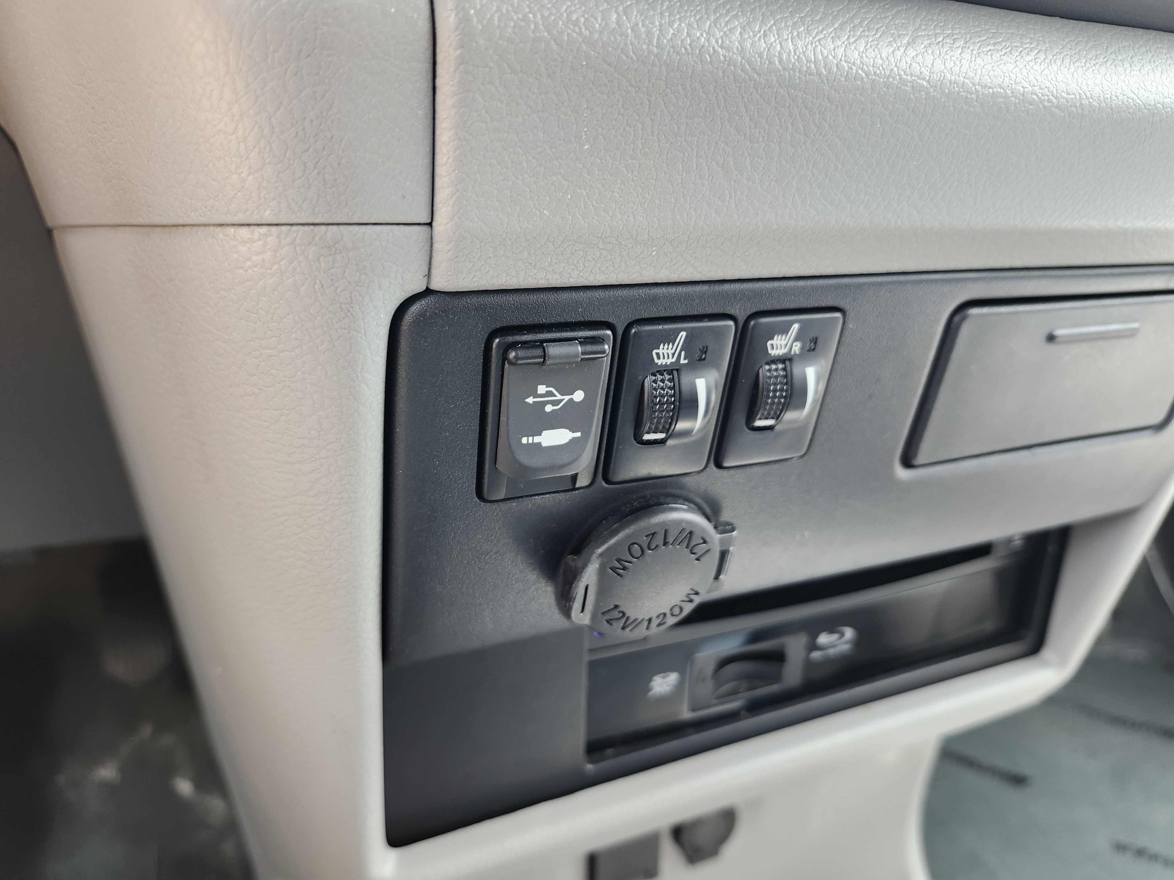 Used 2015 Toyota Sienna XLE Premium AWD/4WD image 10