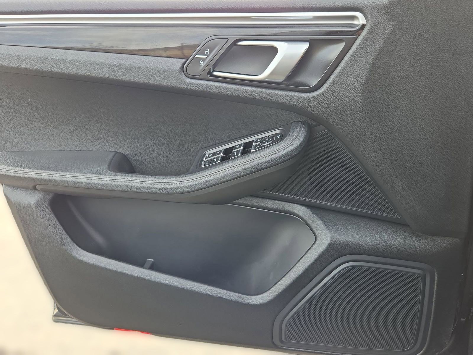 Used 2020 Porsche Macan image 21