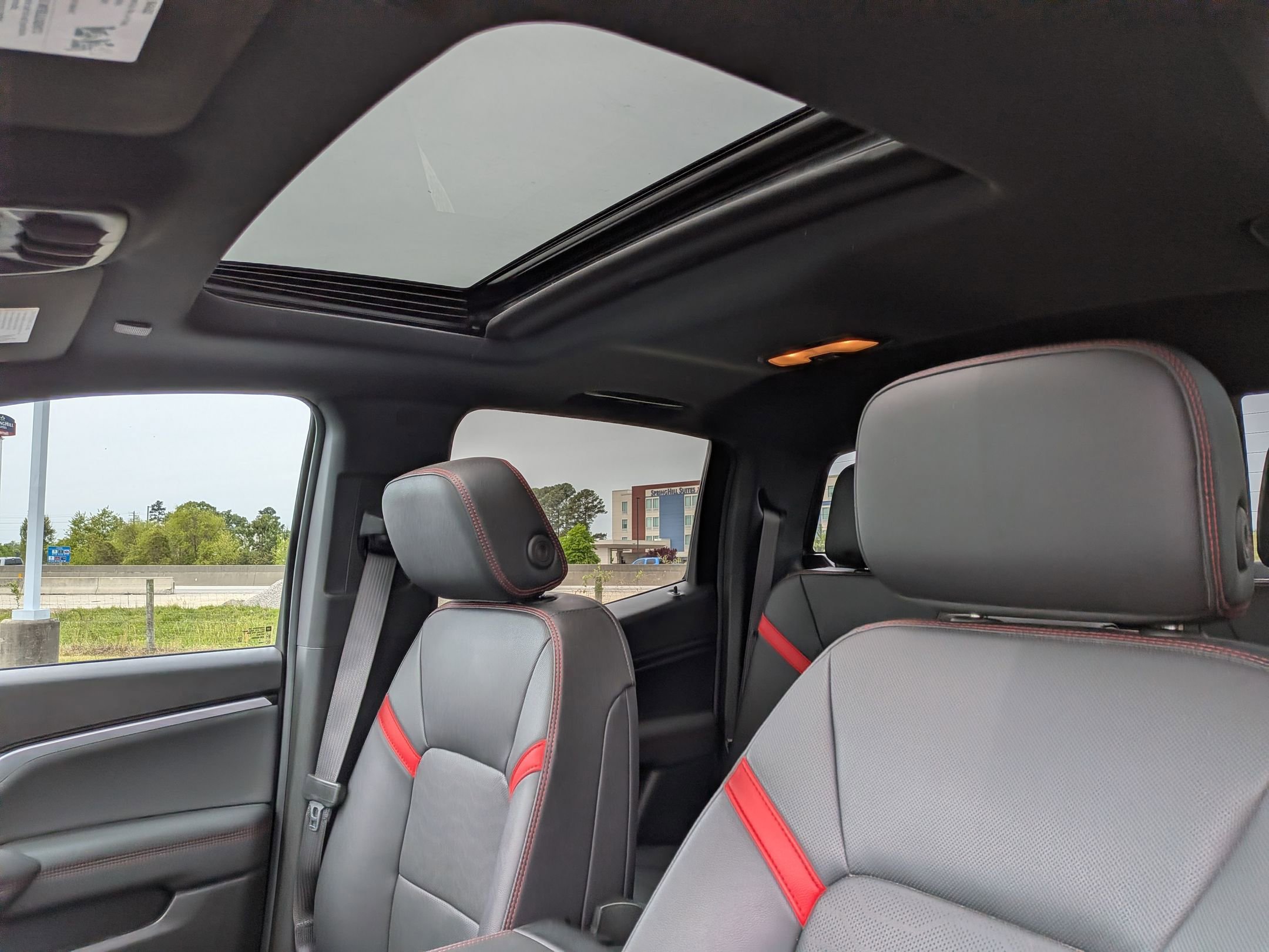 Used 2024 Chevrolet Colorado Z71 w/ Z71 Convenience Package 2 image 16