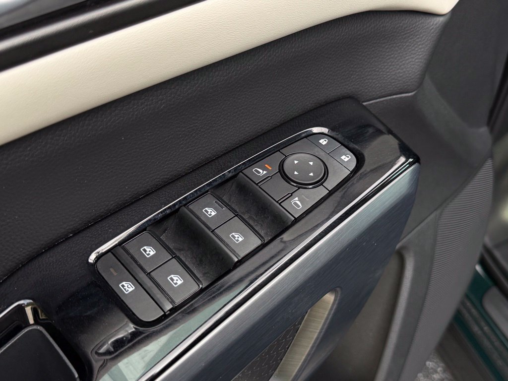 Used 2024 Nissan Pathfinder SL w/ SL Premium Package FWD image 13