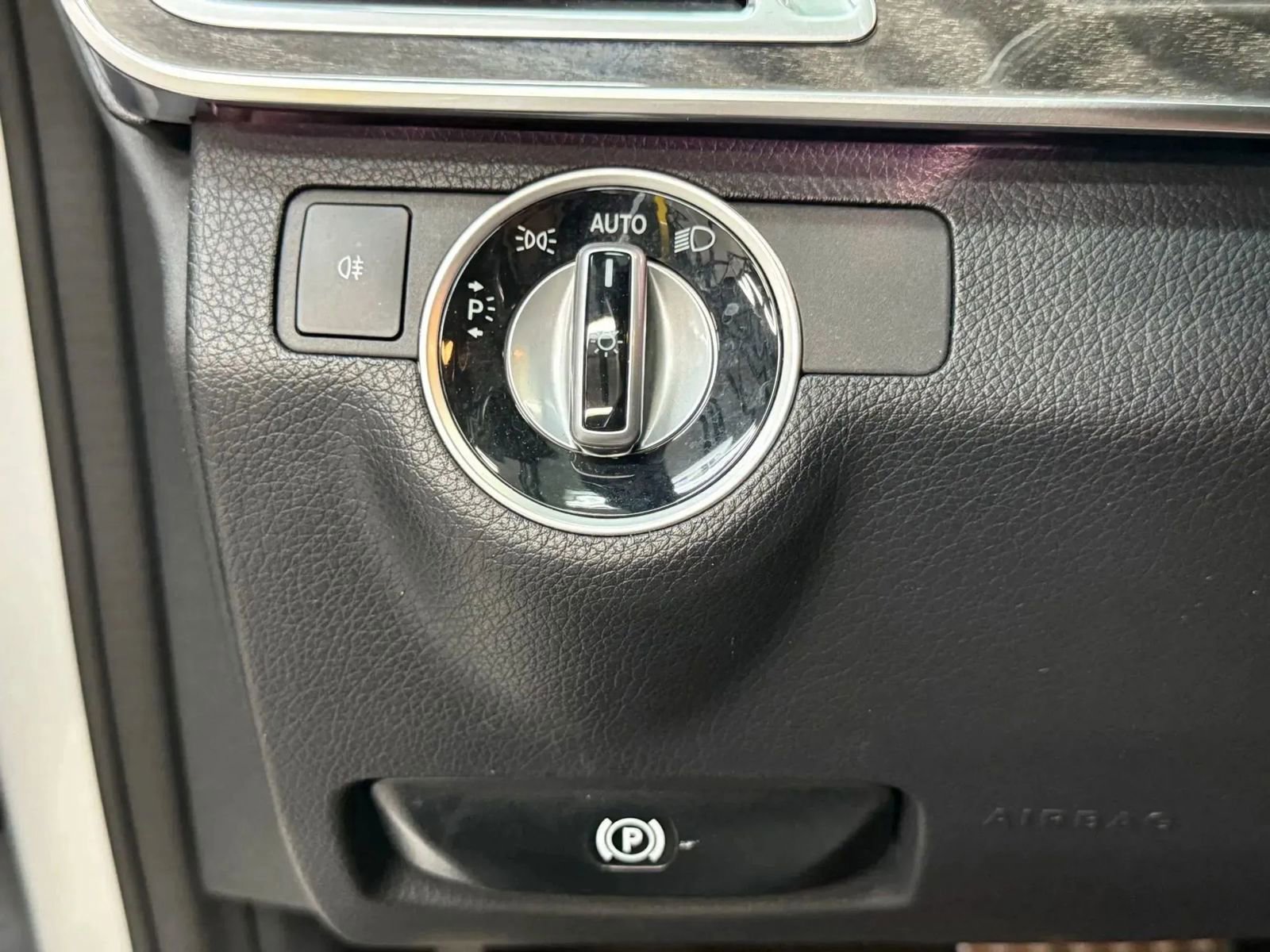 Used 2016 Mercedes-Benz E 350 Sedan w/ Premium Package image 28