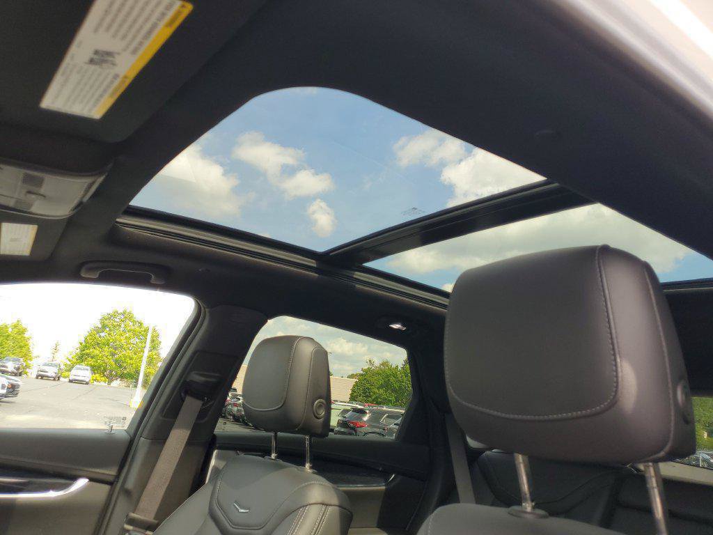 Used 2023 Cadillac XT5 Premium Luxury w/ LPO, Floor Liner Package FWD image 7