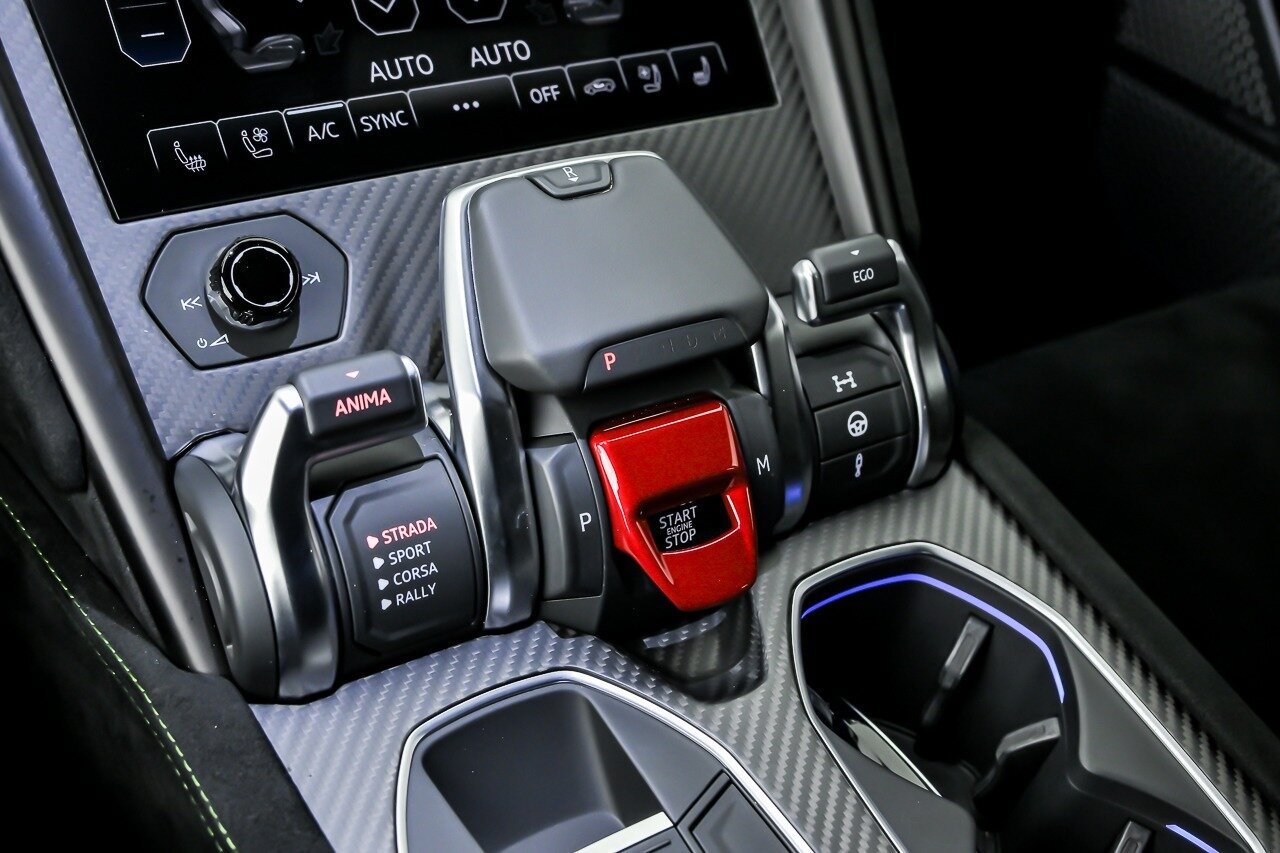 Used 2024 Lamborghini Urus Performante AWD/4WD image 38